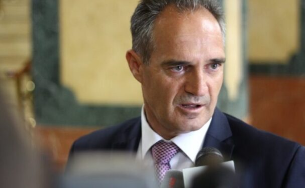 Nait Hasani kërkon dorëheqjen e Memli Krasniqit: “Nëse ka moral ai dhe të tjerët që i mposhti Ramizi, duhet të largohen”