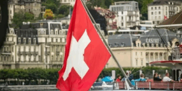 Zvicra vendos rregulla më të ashpra për largimin e azilkërkuesve