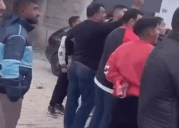 Ekskluzive Qendra.Info: Ish-deputeti Danush Ademi shihet duke fyer pas sulmit në Ferizaj