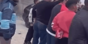 Ekskluzive Qendra.Info: Ish-deputeti Danush Ademi shihet duke fyer pas sulmit në Ferizaj