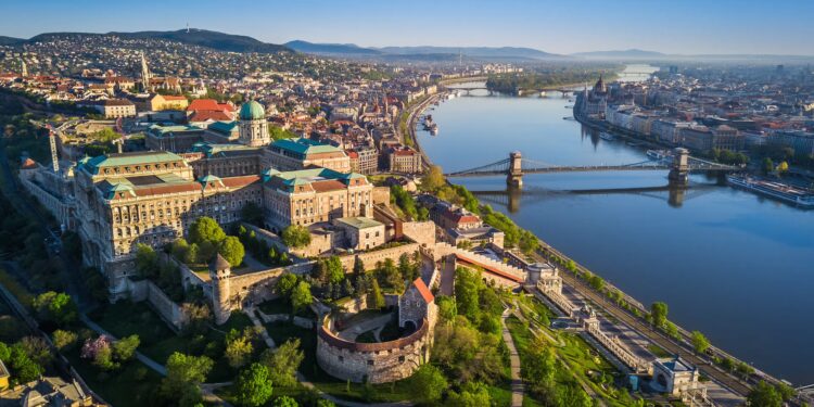 Budapest, epiqendra e re e diplomacisë: Trump dhe Putin drejt marrëveshjes historike për paqe në Ukrainë