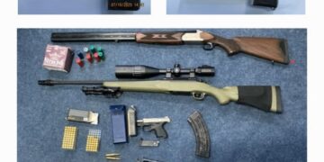 Policia sekuestron armë pas videove në rrjetet sociale