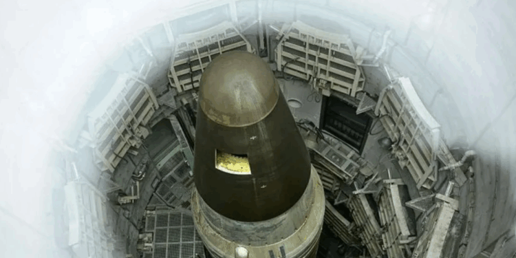 Trump kërkon rikthimin e testimeve bërthamore: “SHBA duhet të qëndrojë në të njëjtin nivel me Rusinë dhe Kinën”