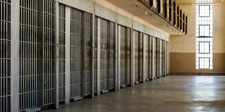 Burgjet belge të mbushura, qeveria shqyrton transferimin e të burgosurve në Kosovë