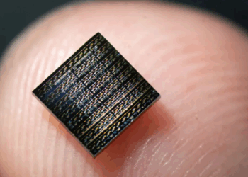 Shkencëtarët krijojnë neurone artificiale që kopjojnë kiminë e trurit – hap drejt inteligjencës së përgjithshme artificiale