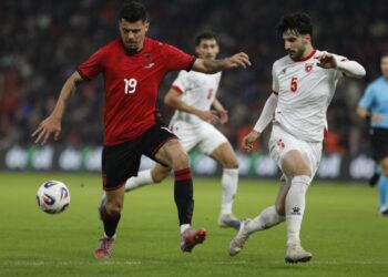 Spektakël kuqezi në “Air Albania”: Shqipëria përmbys Jordaninë 4-2, Broja dhe Hoxha shkëlqejnë – Hysaj vendos rekord historik