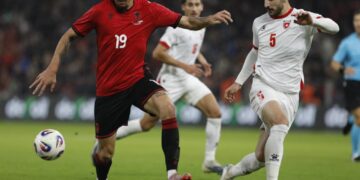 Spektakël kuqezi në “Air Albania”: Shqipëria përmbys Jordaninë 4-2, Broja dhe Hoxha shkëlqejnë – Hysaj vendos rekord historik