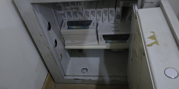 Dogana e Kosovës sekuestron pajisje të padeklaruara elektronike në Prishtinë