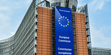 BE përgatit planin për përdorimin e 176 miliardë eurove të aseteve ruse të ngrira për ta financuar Ukrainën