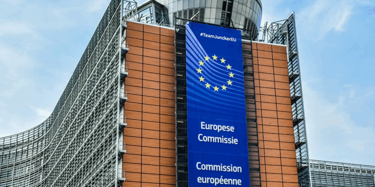 BE përgatit planin për përdorimin e 176 miliardë eurove të aseteve ruse të ngrira për ta financuar Ukrainën