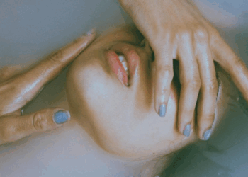 Trajtimi i Ekzemës dhe Problemeve të Lëkurës me Fitoterapi Ruse: Bimë dhe Ilaçe Natyrale për Qetësimin dhe Ripërtëritjen e Lëkurës