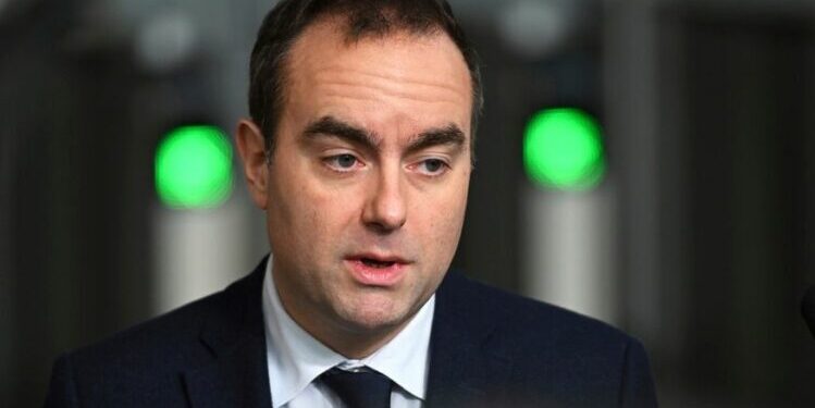 Kryeministri francez Sebastien Lecornu jep dorëheqje pas më pak se një muaji në detyrë