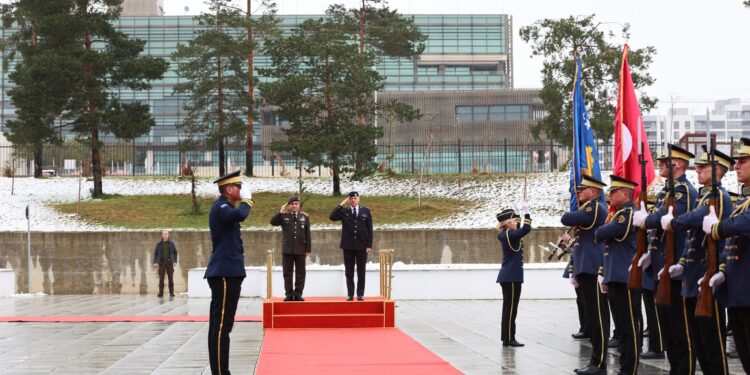 Komandanti i FSK-së priti Shefin e Mbrojtjes së Turqisë