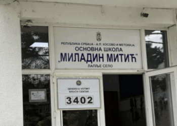 Skandal në Graçanicë: Në qendrën e votimit shfaqet harta ku Kosova paraqitet pjesë e Serbisë