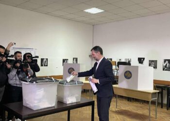 Hajrulla Çeku voton në Prishtinë: “Dita e zgjedhjeve duhet të jetë ditë feste”