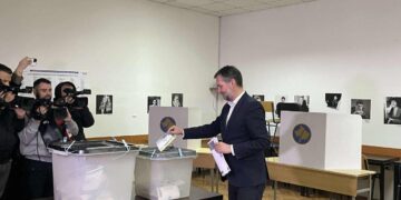 Hajrulla Çeku voton në Prishtinë: “Dita e zgjedhjeve duhet të jetë ditë feste”