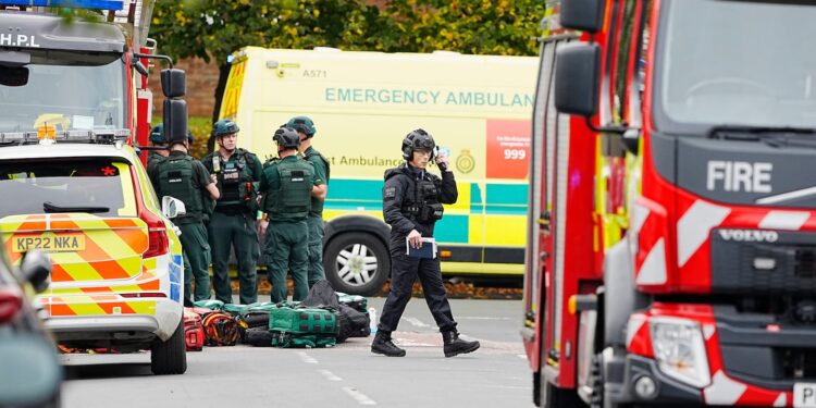 Tragjedi në Manchester — dy të vdekur dhe tre të plagosur pas sulmit me veturë dhe thikë në një sinagogë