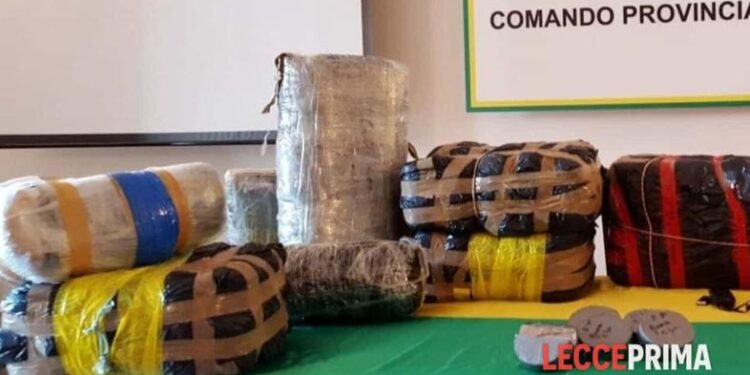 Guardia di Finanza dhe Antimafia italiane çmontojnë kartelin italo-shqiptar të drogës: 29 të arrestuar, mbi 2.5 tonë drogë të sekuestruara