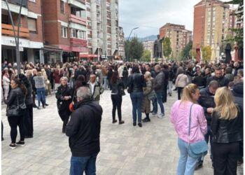 Lista Serbe demonstron ndikimin në Veri: Ftesë për tubim në sheshin “Car Llazari”, serbët drejtohen masivisht drejt kutive të votimit