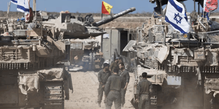 Izraeli rinis sulmet në Gaza pas përleshjeve me trupat – Armëpushimi në rrezik