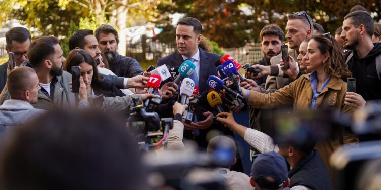 Lumir Abdixhiku: “Në Kosovë nuk ka shumicë parlamentare, zgjidhja janë zgjedhjet e reja”