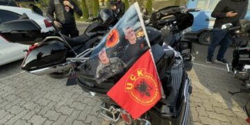 “Liria ka Emër” – Qytetarët nisen me motoçikleta nga Prekazi drejt Hagës për të kërkuar drejtësi për krerët e UÇK-së