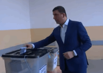 Memli Krasniqi voton dhe fton qytetarët të vendosin për të ardhmen e komunave
