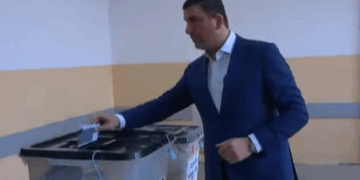 Memli Krasniqi voton dhe fton qytetarët të vendosin për të ardhmen e komunave