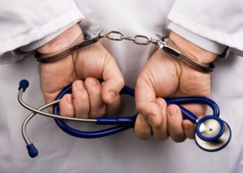 Arrestohet një mjek për marrje ryshfeti