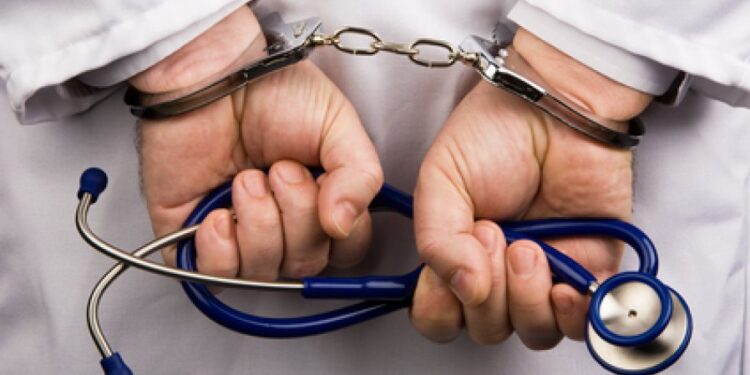 Arrestohet një mjek për marrje ryshfeti