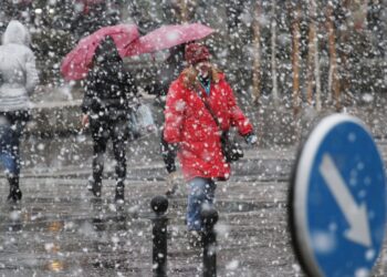 Bora rikthehet në Kosovë, reshje intensive në veri dhe lindje