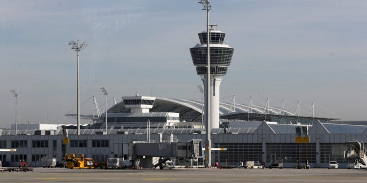 Alarm në Gjermani: Aeroporti i Mynihut mbyllet për 7 orë pas pranisë së dronëve
