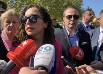 Vjosa Osmani: Diskutimet për koalicionet ndodhin prapa dyerve të mbyllura, nuk do të thotë se nuk po bëhen përpjekje