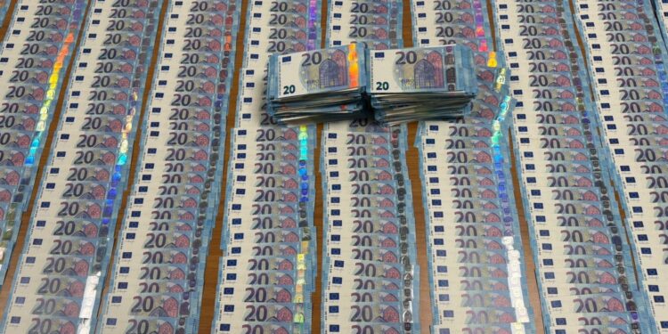 Arrestohen dy persona në Prishtinë – sekuestruar 40 mijë euro të falsifikuara