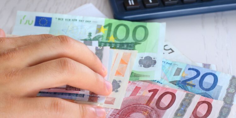 Austriakët do të përfitojnë përsëri “bonusin e sigurimeve shoqërore” deri në 1,331 euro në vitin 2025