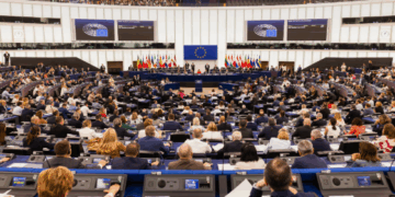 Krizë e re për von der Leyen: Parlamenti Evropian kërcënon të rrëzojë propozimin e buxhetit të BE-së