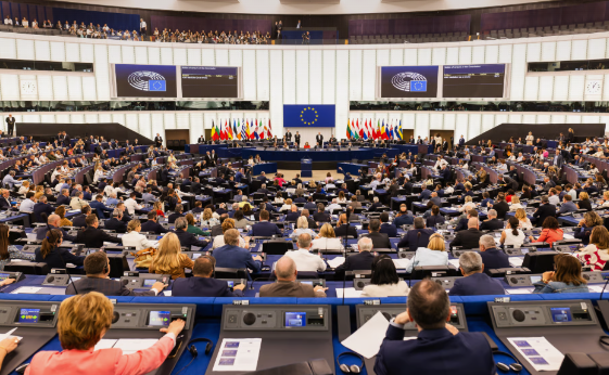 Krizë e re për von der Leyen: Parlamenti Evropian kërcënon të rrëzojë propozimin e buxhetit të BE-së