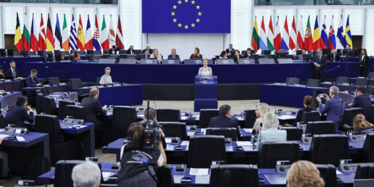 Brukseli synon 25 miliardë euro shtesë nga asetet ruse për të financuar një mega-kreditë për Ukrainën