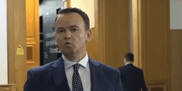 Faton Peci paralajmëron padi ndaj disa gazetarëve dhe shefit të UBO-s për rezultatet në Mitrovicën e Jugut