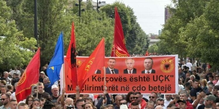 ‘Bashkohuni shqiptarë’: OVL-UÇK fton qytetarët në protestë kundër Speciales në Tiranë