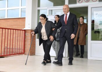 Ramush Haradinaj voton në Gllogjan: “Është ndjenjë e veçantë të votoj në vendlindje”