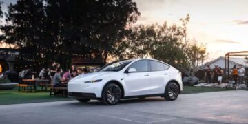 Tesla prezanton versionet më të përballueshme të Model Y dhe Model 3 për të rigjallëruar shitjet