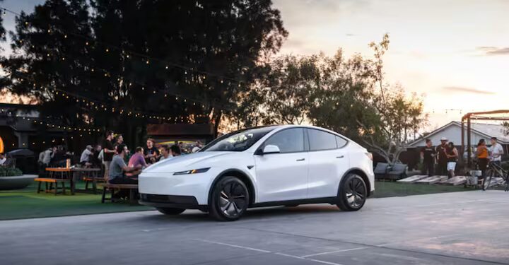 Tesla prezanton versionet më të përballueshme të Model Y dhe Model 3 për të rigjallëruar shitjet