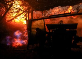 Sulm rus ndaj trenit të pasagjerëve në Sumy: 30 të plagosur, Zelenskyy e quan “të egër”