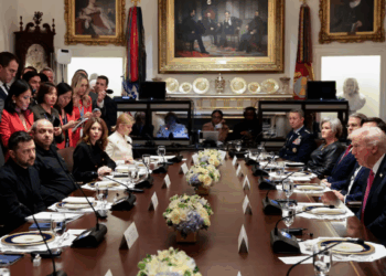 Trump kërkon “ndalim të menjëhershëm të luftës”, Zelensky kërkon armë për mbrojtje