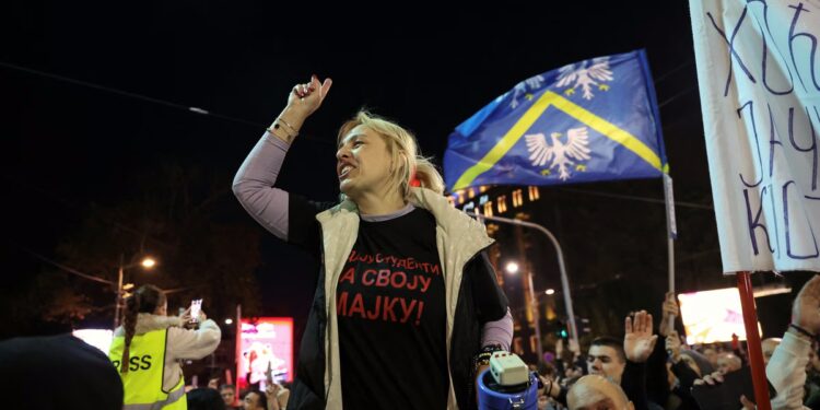 Media gjermane: Një nënë po sfidon sistemin e Vuçiqit për drejtësi