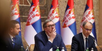 Shtypi gjerman hedh dritë mbi krizën e NIS dhe llogaritë politike të Vuçiçit: Nga rreziku i nacionalizimit te dhurata për Trump-in