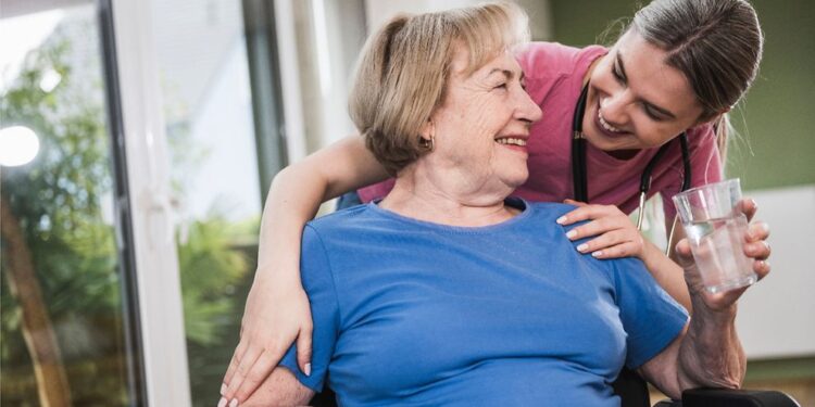 Gjermania rrit pagën minimale në sektorin e kujdesit: mbi 21 euro në orë për infermierët e kualifikuar deri në vitin 2027