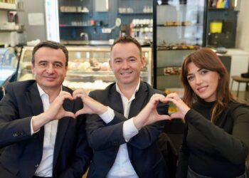 Kurti dhe Haxhiu në fushatë për Faton Pecin në Mitrovicë