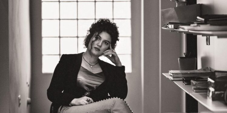 Autorja që po bën bujë: Uarda Albunesa vjen në Prishtinë me librin e saj ‘69’